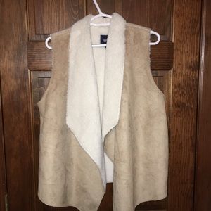 GAP - suede & Sherpa vest